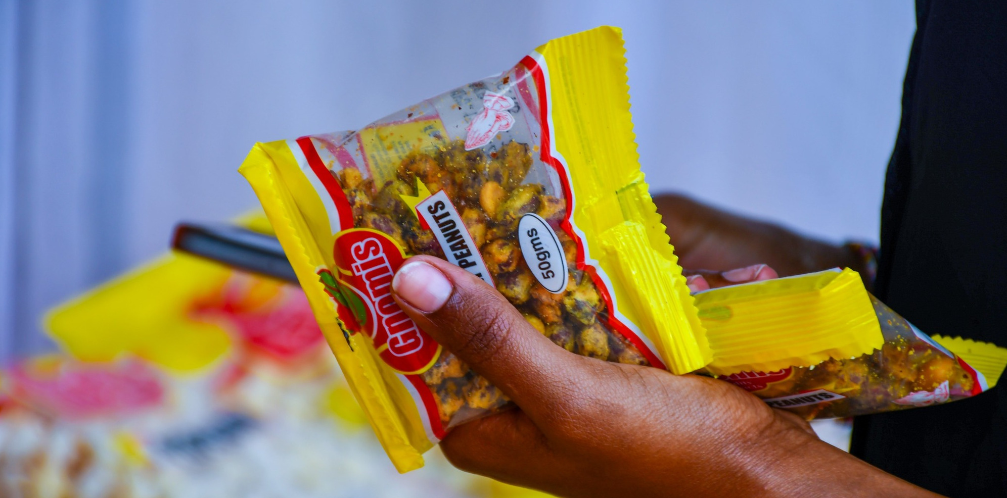 Gnomis roasted peanuts snack